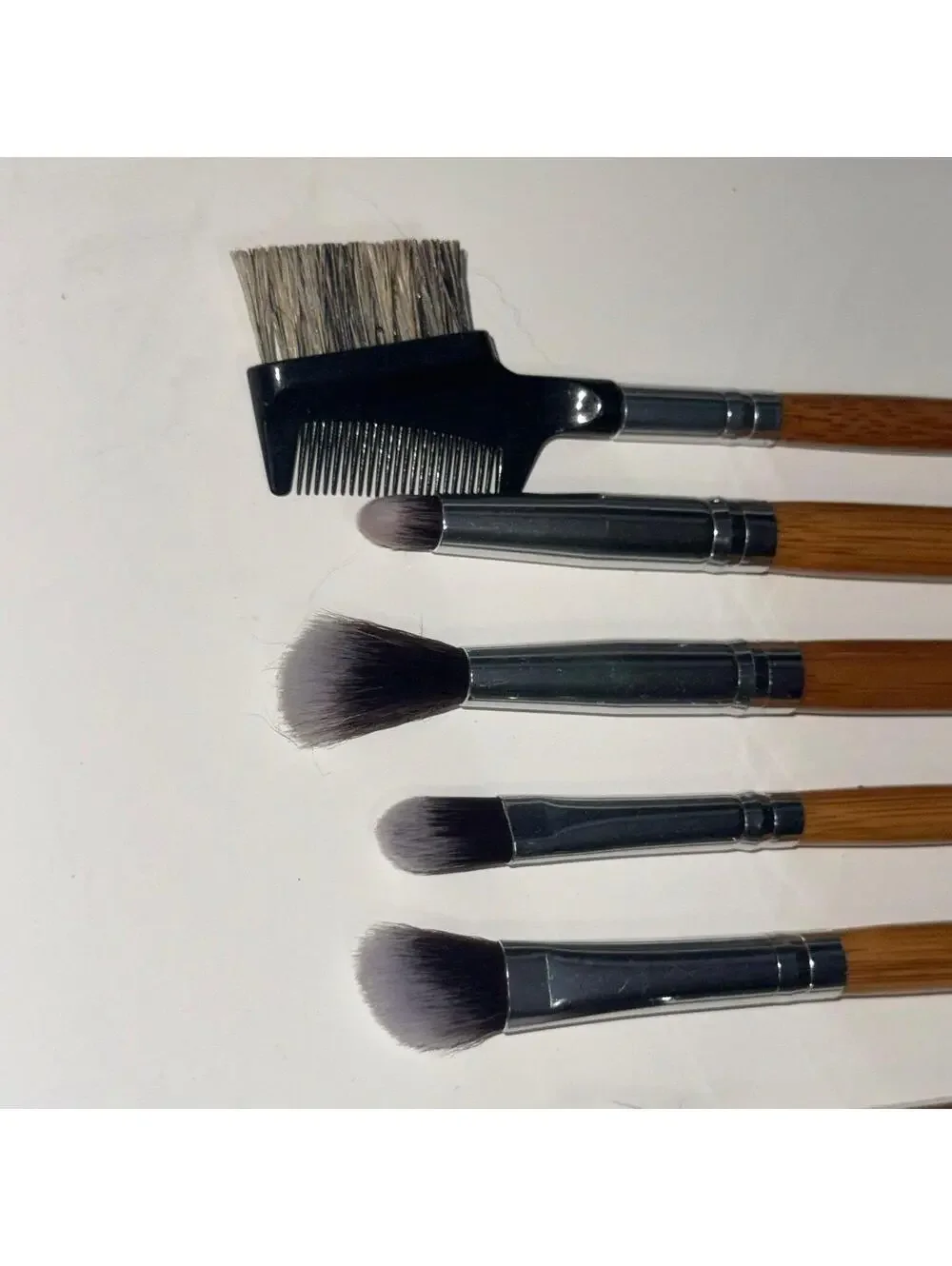 This EmaxDesign cosmetic brush set